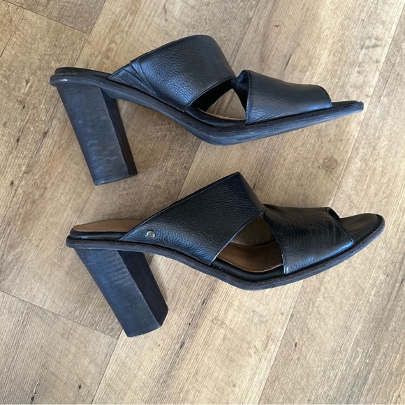 UGG Celia Leather Block Heel Sandals - Picture 7 of 10